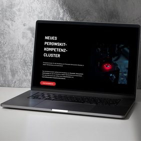 Laptop mit der neuen Website.