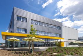 Die Forschungsfabrik HyFaB am ZSW im Ulmer Science Park bietet einen idealen Rahmen für die FDFC-Konferenz. In der Brennstoffzellenmodellfabrik HyFaB treibt das ZSW die industrielle Produktion von Brennstoffzellen voran.