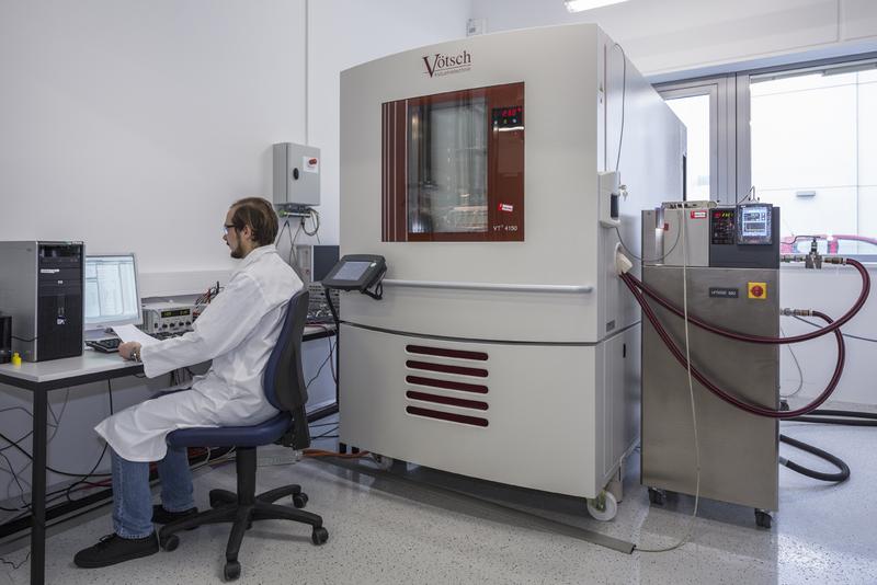 Test facility for electrical batterym moduels, and cell testing. Bild: ZSW/M. Duckek