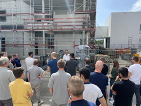 Das Richtfest am 29.06.2023 am ZSW in Ulm markiert einen wichtigen Meilenstein für das Kathodentechnikum Powder-Up. 