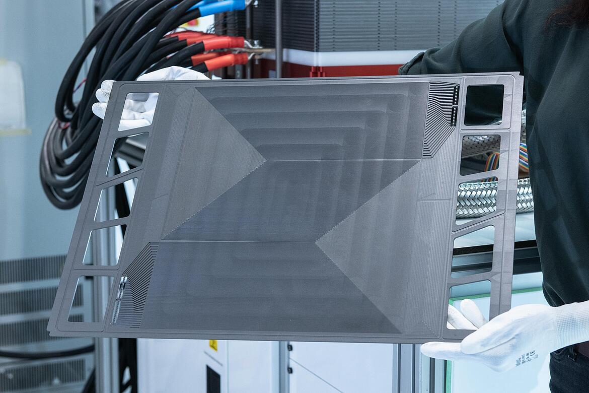 Graphite bipolar plate with an active area of 1,300 cm². Photo: ZSW / Elvira Eberhardt