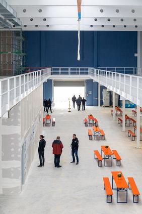Blick ins HyFaB Gebäude - hier entsteht Europas größtes Testfeld für Brennstoffzellenstacks.