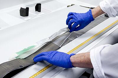 Opening a lithium-ion cell under an inert protective atmosphere: inspecting and manually unrolling the electrodes for detailed material characterization and aging analysis.