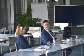 Ronja Kemmer und Dr. Stefan Kaufmann im ZSW in Ulm.