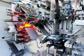Vollautomatischer Elektroden-Wickler in der FPL im ZSW Labor für  Batterietechnologie (eLaB). Foto: ZSW