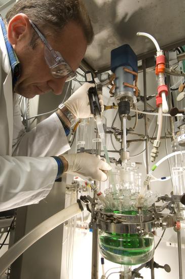 Reaktor zur Synthese von Aktivmaterialien im Kilogramm-Maßstab