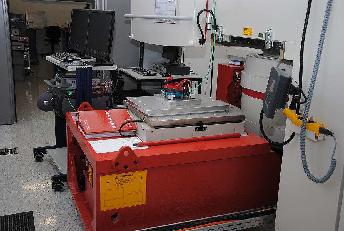 Vibrationstest gehören zum Umfang der Sicherheitstests des ZSW.