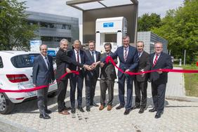 v.l.n.r.: Philippe A.Tanguy (Total), Guillaume Larroque (Total), Helmfried Meinel (BMU), Dr. Klaus Bonhoff (NOW), Prof. Werner Tillmetz (ZSW), Dr. Christian Mohrdieck (Daimler), Dr. Dieter Prangenberg (Linde), Thomas Bystry (CEP).