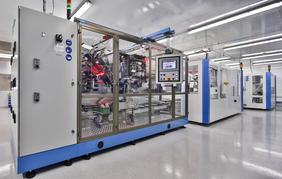 Vollautomatische Assemblierung aller Zellenkomponenten im 200 m² Trockenraum. Bild: ZSW/ M. Duckek.