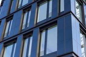 Detail der Solarfassade am ZSW-Gebäude in Stuttgart (Foto: ZSW)