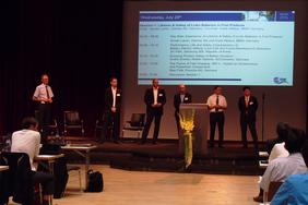 Session 1: Accumotive, BMW, Daimler, Porsche und Tesla diskutieren auf der UECT. v. l.: Frank Möbius (BMW), Oliver von Radowitz (TESLA Motors), André Gruhnke (ACCUmotive), Max Falk (Porsche AG), Arnold Lamm (Daimler AG), Zin Park (Samsung SDI)