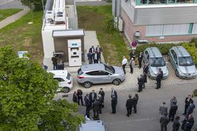 Feierliche Einweihung der 21. Wasserstofftankstelle in Deutschland am ZSW in Ulm. Bild: Daimler AG