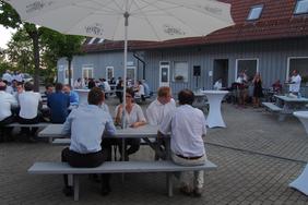 Entspannte Atmosphäre beim Barbecue mit musikalischer Begleitung durch " Four Play "