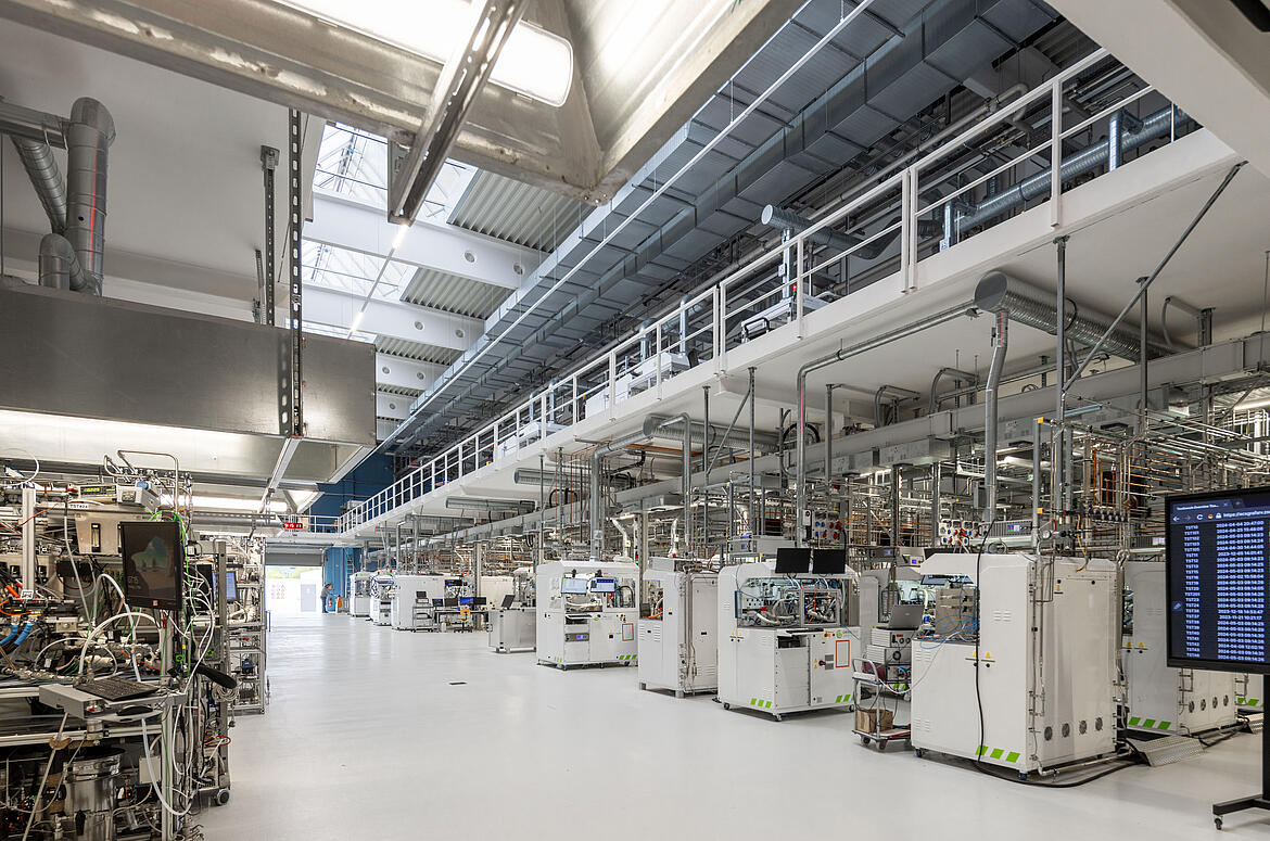 50 Teststände für 24/7-Betrieb in der Forschungsfabrik HyFaB des ZSW