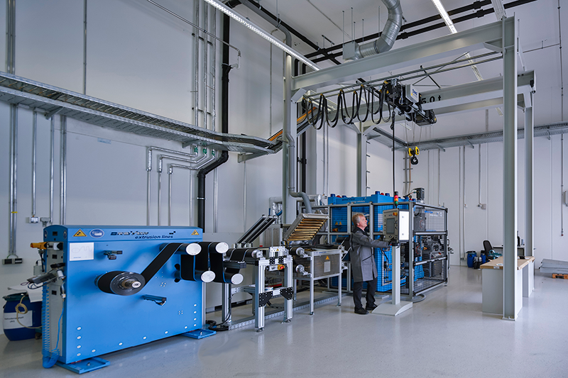 Präzisionskalander mit 600 mm Walzenbreite zum Verdichten der Elektroden. Bild: ZSW/M. Duckek