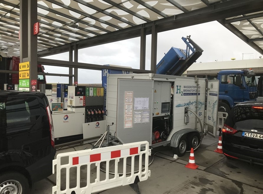 Abnahmetests von Wasserstofftankstellen finden oft unter lauten und engen Bedingungen und bei schadstoffhaltiger Luft statt.